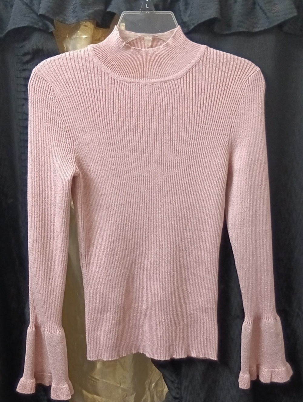Women's Dusty Pink Ribbed Turtleneck Sweater with Ruffle Cuffs